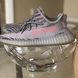 Men’s Yeezy Beluga 2.0 sneakers size 10